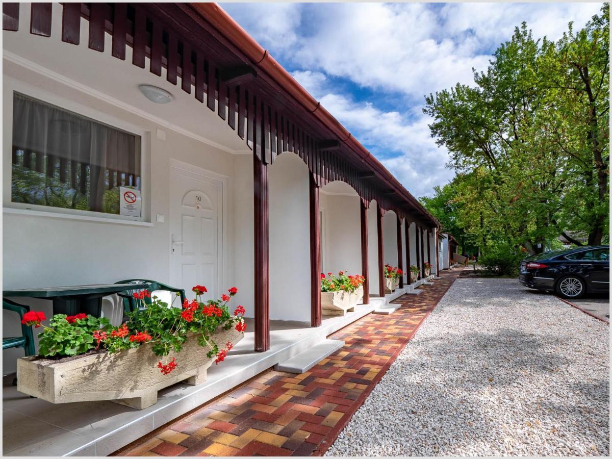 Thermal Motel Kiskunmajsa Exterior photo